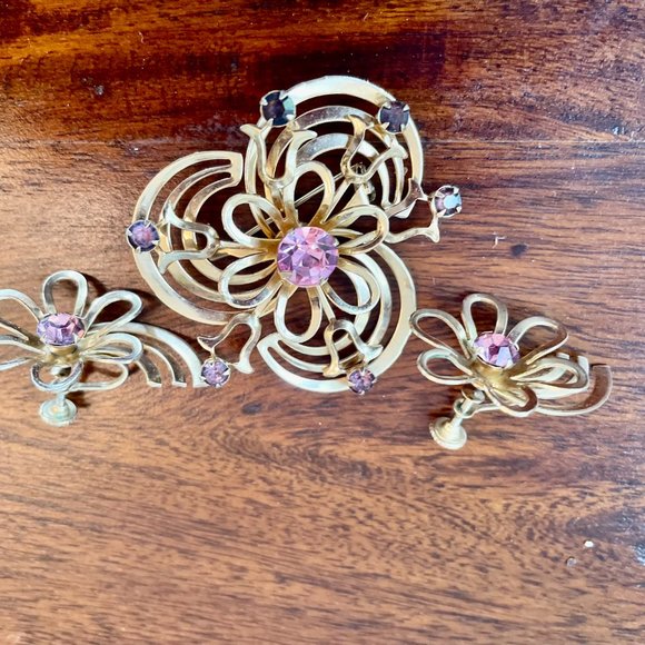 Vintage pink and purple flower swirl gold three layer brooch and earrings - Picture 10 of 10